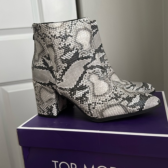 Top Moda Snake Print Booties - Picture 1 of 6